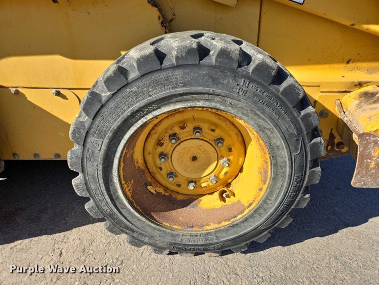 image for item EB1435 2005 John Deere 317 skid steer loader