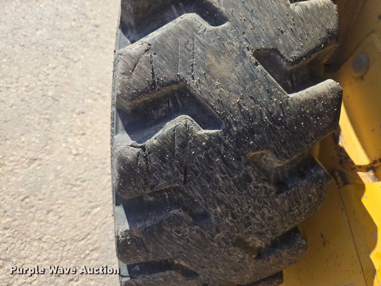 image for item EB1435 2005 John Deere 317 skid steer loader