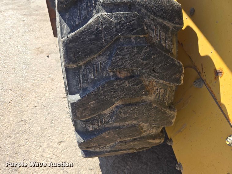 image for item EB1435 2005 John Deere 317 skid steer loader