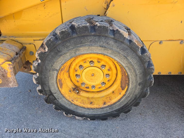 image for item EB1435 2005 John Deere 317 skid steer loader