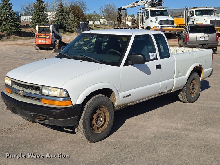 image for item EB1436 2001 Chevrolet S-10  pickup truck