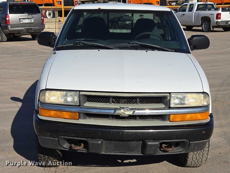 image for item EB1436 2001 Chevrolet S-10  pickup truck