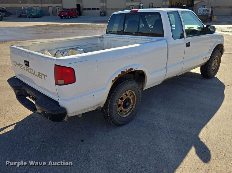 image for item EB1436 2001 Chevrolet S-10  pickup truck