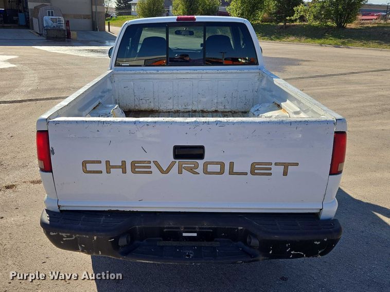 image for item EB1436 2001 Chevrolet S-10  pickup truck