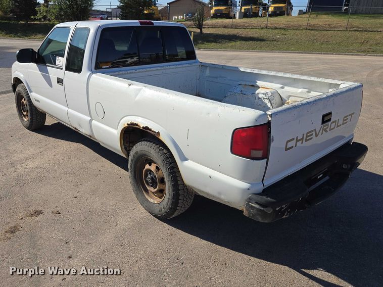 image for item EB1436 2001 Chevrolet S-10  pickup truck