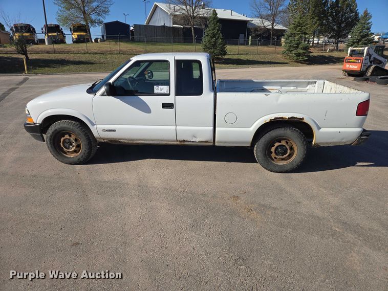 image for item EB1436 2001 Chevrolet S-10  pickup truck