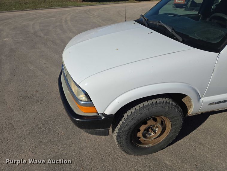 image for item EB1436 2001 Chevrolet S-10  pickup truck