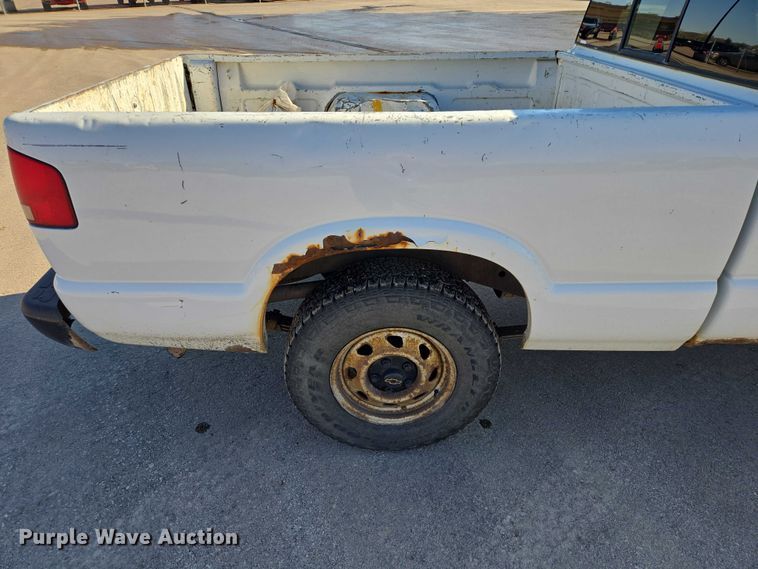 image for item EB1436 2001 Chevrolet S-10  pickup truck