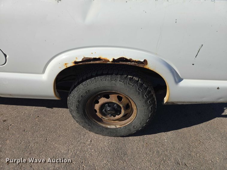 image for item EB1436 2001 Chevrolet S-10  pickup truck