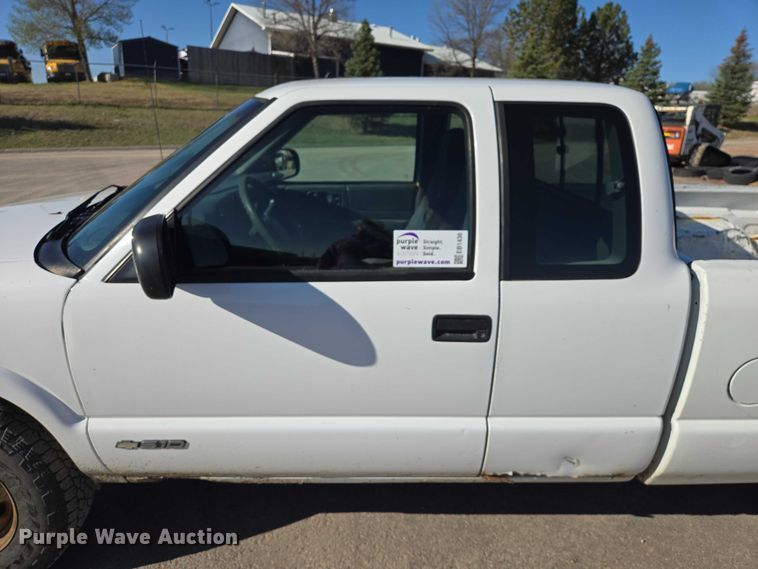 image for item EB1436 2001 Chevrolet S-10  pickup truck