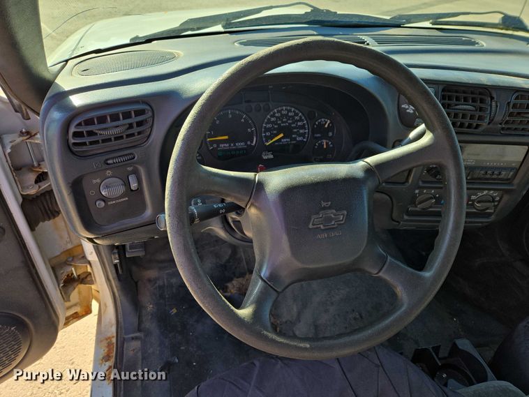 image for item EB1436 2001 Chevrolet S-10  pickup truck