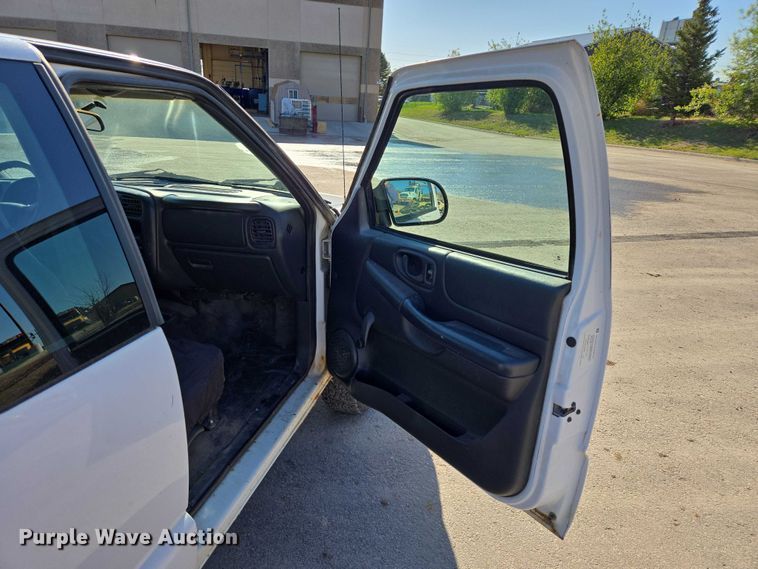 image for item EB1436 2001 Chevrolet S-10  pickup truck