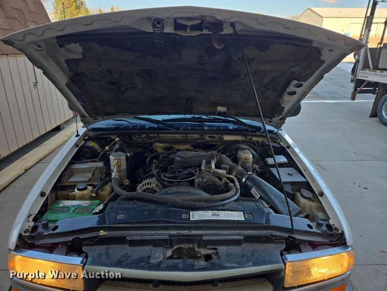 image for item EB1436 2001 Chevrolet S-10  pickup truck