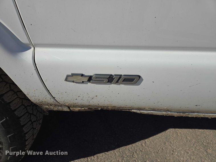 image for item EB1436 2001 Chevrolet S-10  pickup truck