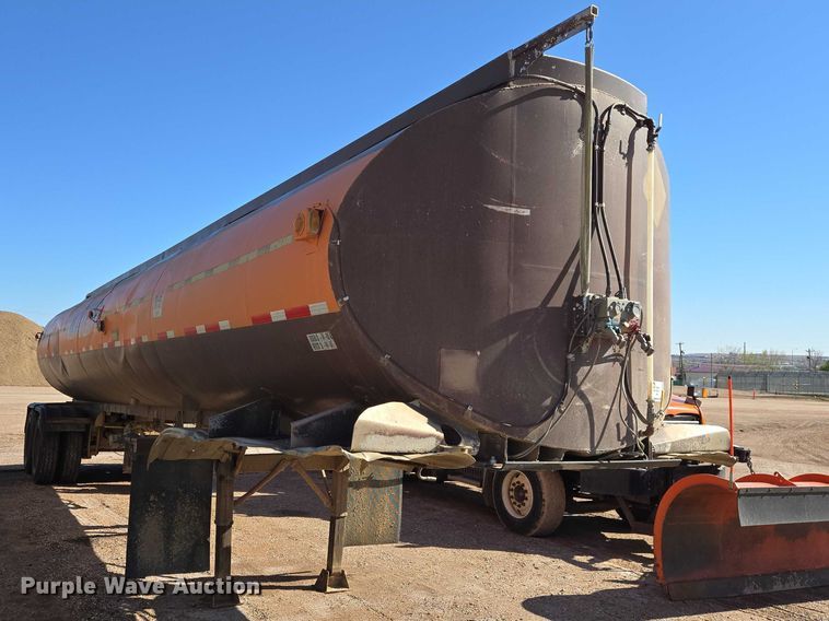 image for item EB1437 1968 Trailmobile F11T4HC1 tank trailer