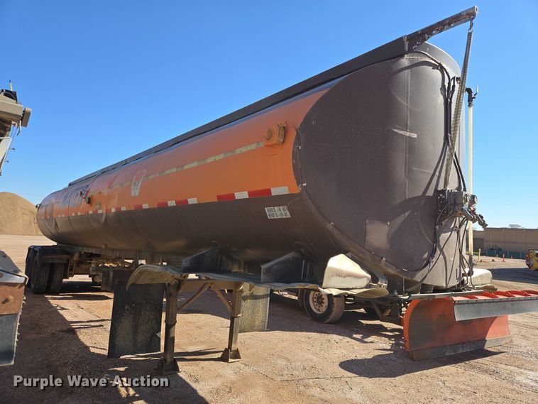 image for item EB1437 1968 Trailmobile F11T4HC1 tank trailer