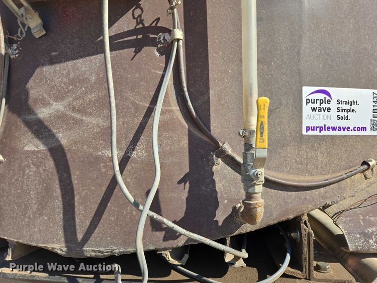 image for item EB1437 1968 Trailmobile F11T4HC1 tank trailer