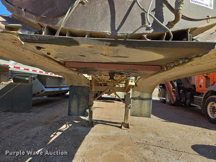 image for item EB1437 1968 Trailmobile F11T4HC1 tank trailer