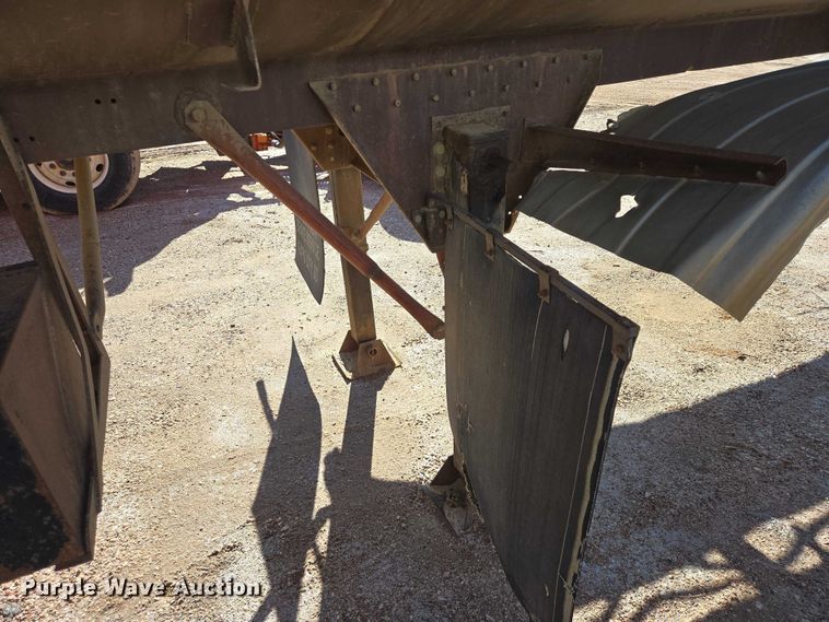image for item EB1437 1968 Trailmobile F11T4HC1 tank trailer