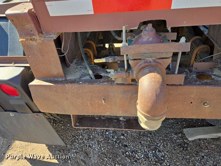 image for item EB1437 1968 Trailmobile F11T4HC1 tank trailer