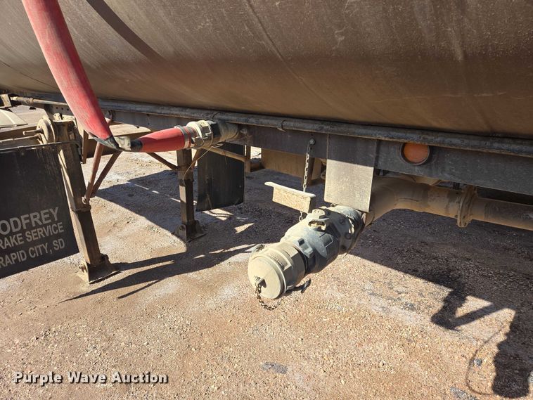 image for item EB1437 1968 Trailmobile F11T4HC1 tank trailer