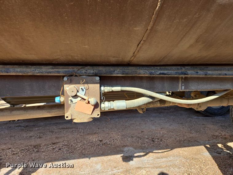 image for item EB1437 1968 Trailmobile F11T4HC1 tank trailer