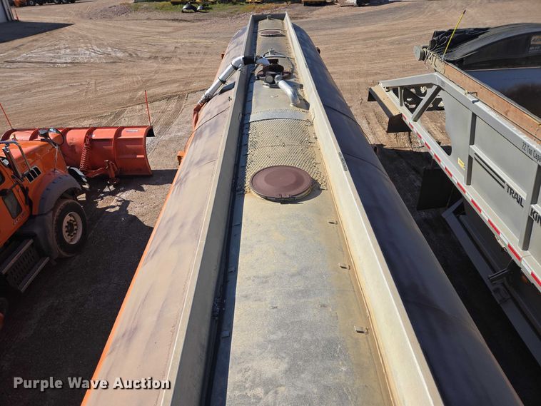 image for item EB1437 1968 Trailmobile F11T4HC1 tank trailer