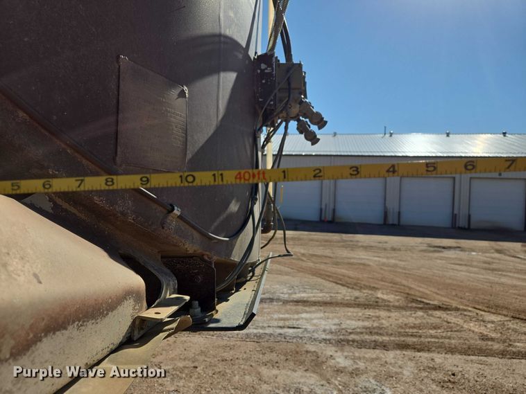 image for item EB1437 1968 Trailmobile F11T4HC1 tank trailer