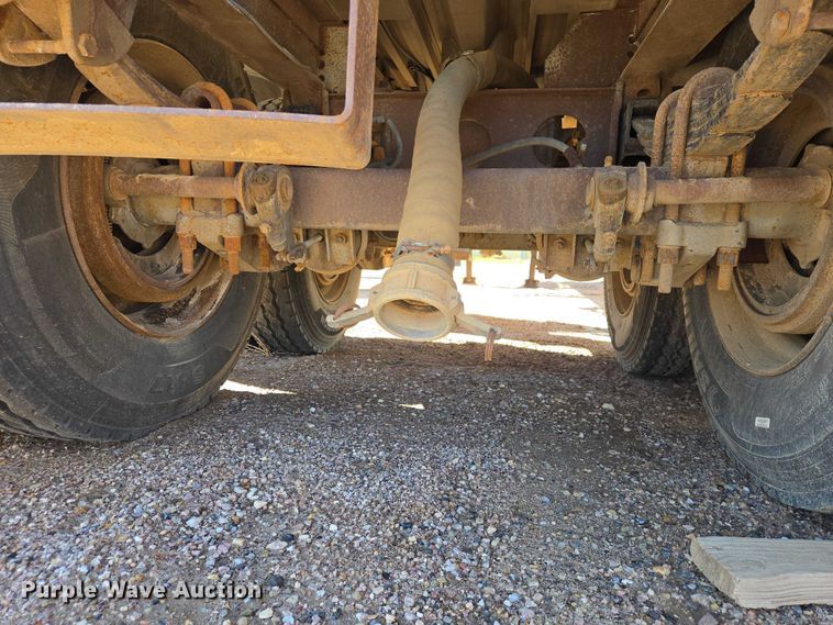 image for item EB1437 1968 Trailmobile F11T4HC1 tank trailer