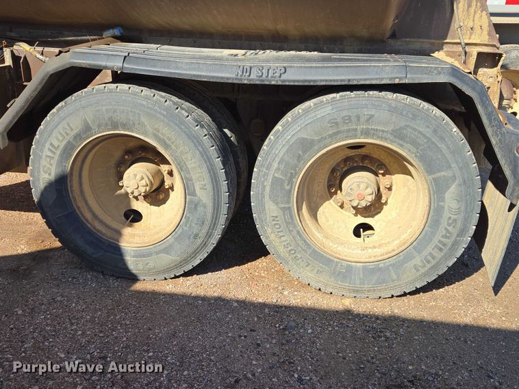 image for item EB1437 1968 Trailmobile F11T4HC1 tank trailer