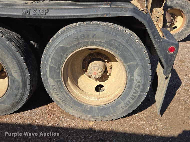 image for item EB1437 1968 Trailmobile F11T4HC1 tank trailer