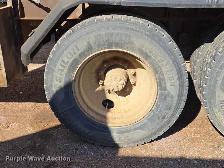 image for item EB1437 1968 Trailmobile F11T4HC1 tank trailer
