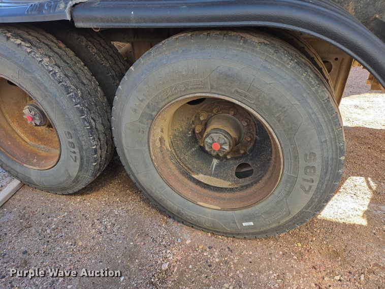 image for item EB1437 1968 Trailmobile F11T4HC1 tank trailer