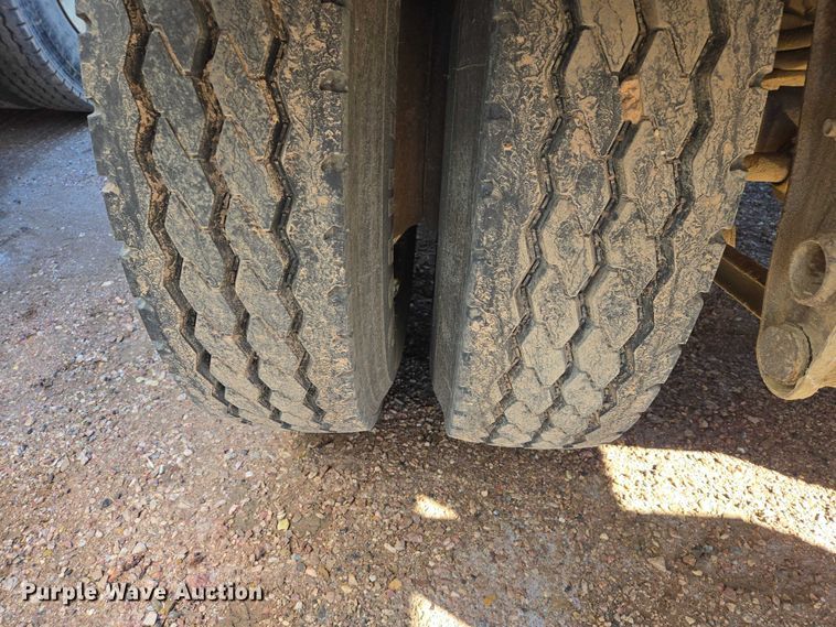 image for item EB1437 1968 Trailmobile F11T4HC1 tank trailer