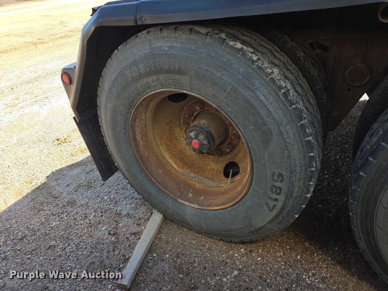image for item EB1437 1968 Trailmobile F11T4HC1 tank trailer