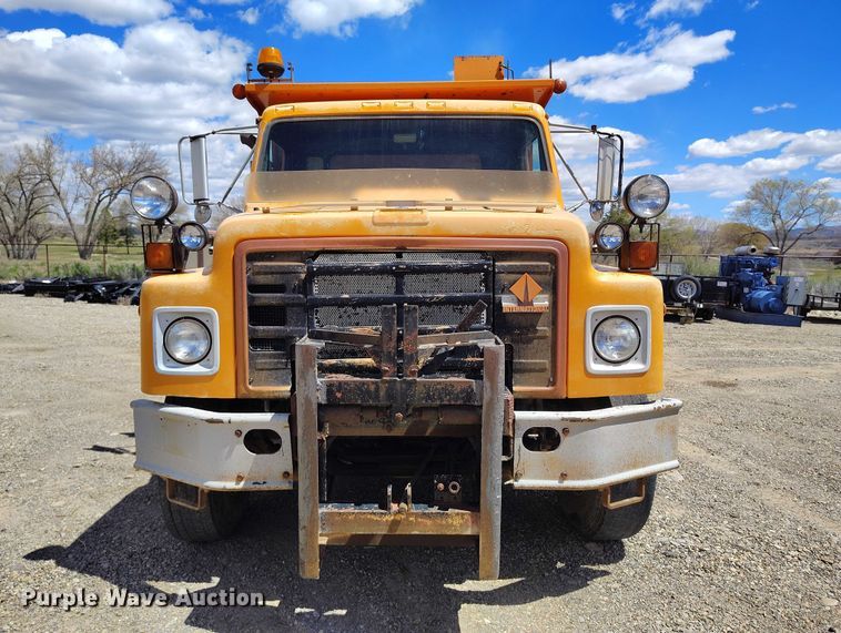 image for item ED0054 1989 International 1954 dump truck