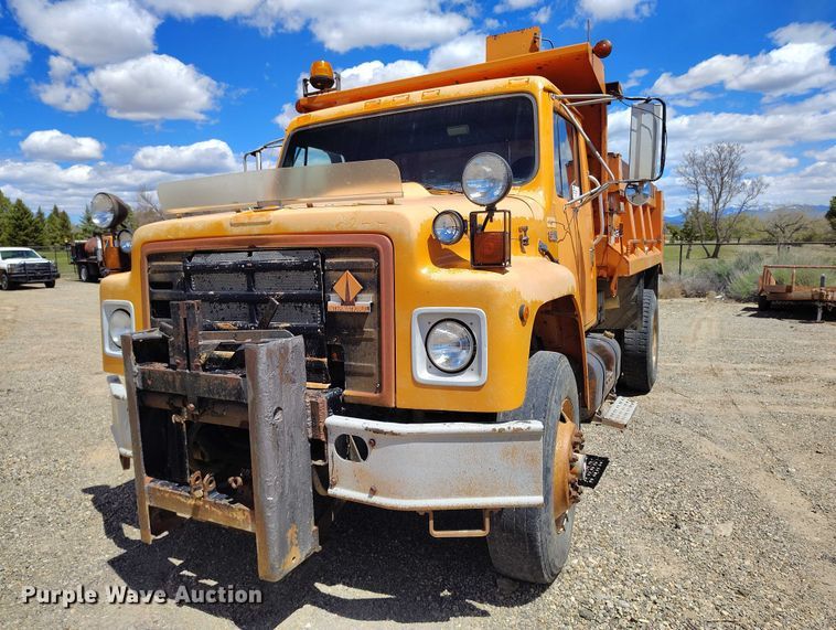 image for item ED0054 1989 International 1954 dump truck