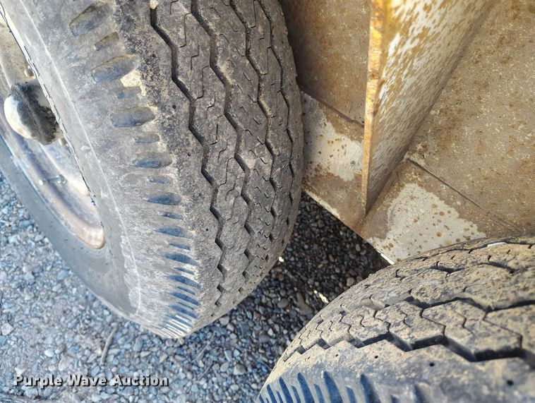 image for item ED0055 1998 Champion utility trailer