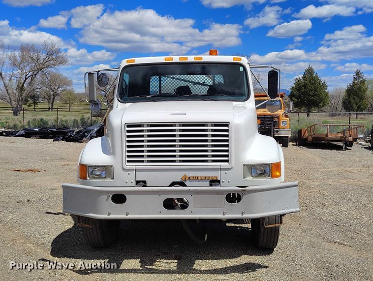 image for item ED0061 1993 International 4700 applicator truck