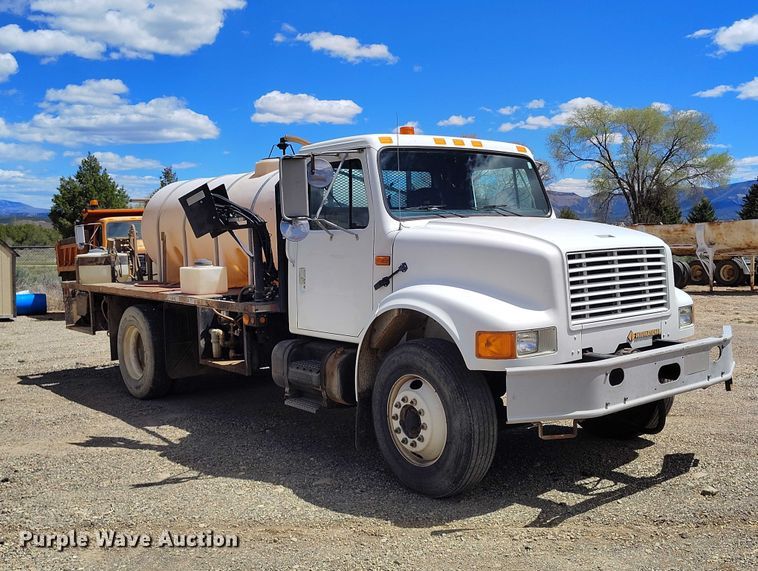 image for item ED0061 1993 International 4700 applicator truck