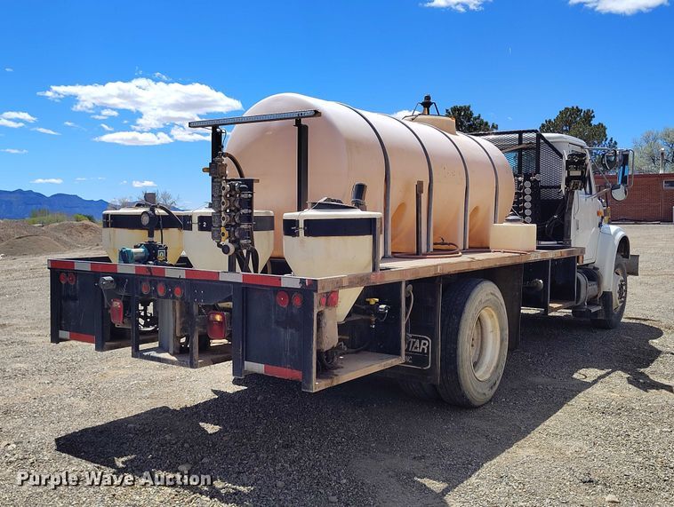 image for item ED0061 1993 International 4700 applicator truck