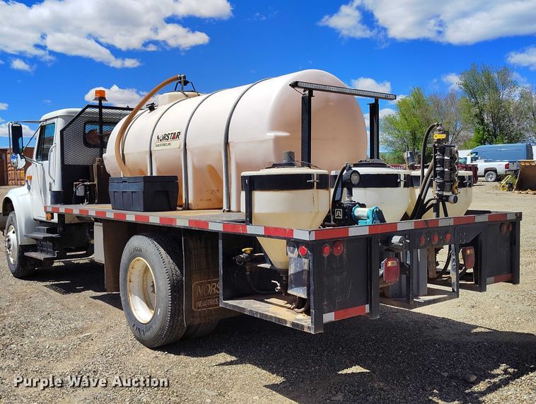 image for item ED0061 1993 International 4700 applicator truck