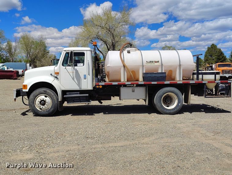 image for item ED0061 1993 International 4700 applicator truck