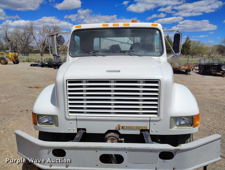 image for item ED0061 1993 International 4700 applicator truck