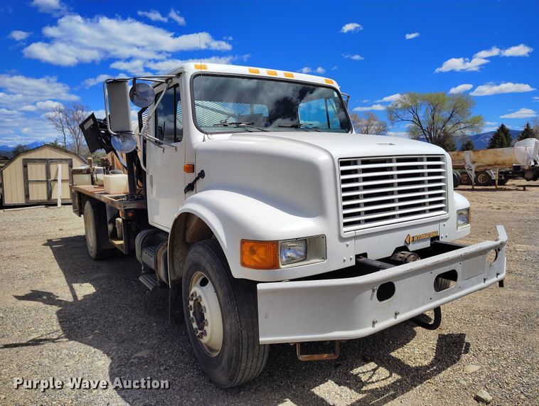 image for item ED0061 1993 International 4700 applicator truck