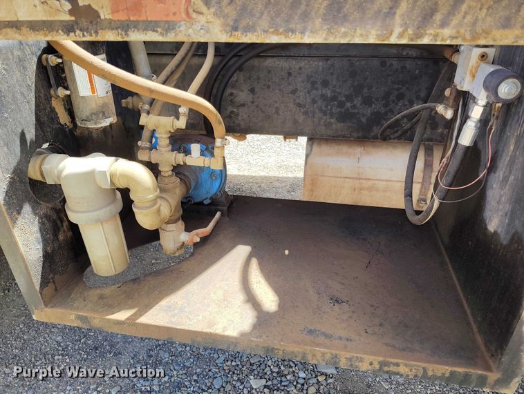 image for item ED0061 1993 International 4700 applicator truck