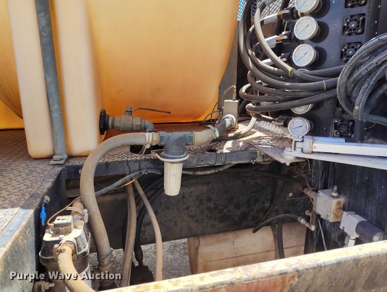 image for item ED0061 1993 International 4700 applicator truck