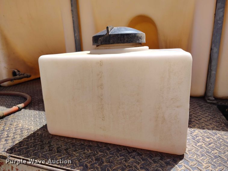 image for item ED0061 1993 International 4700 applicator truck