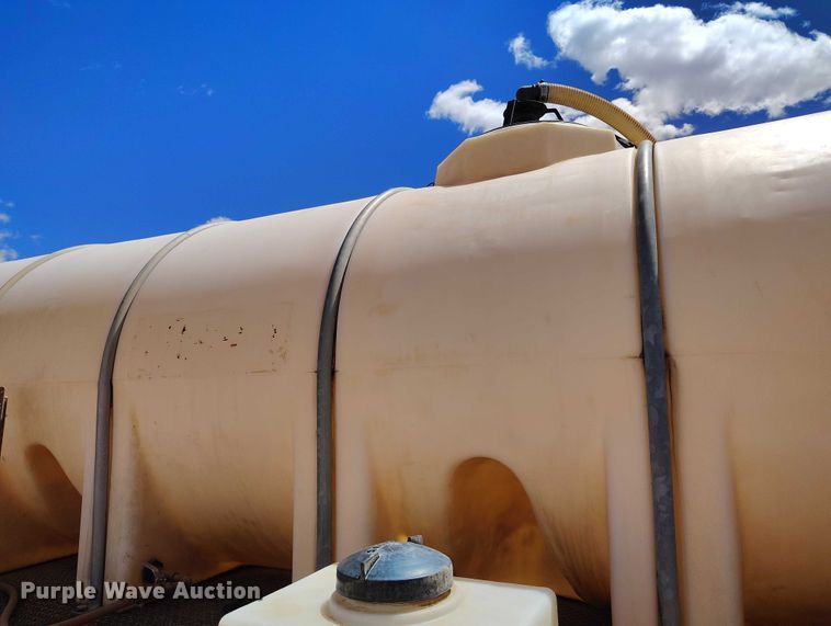 image for item ED0061 1993 International 4700 applicator truck