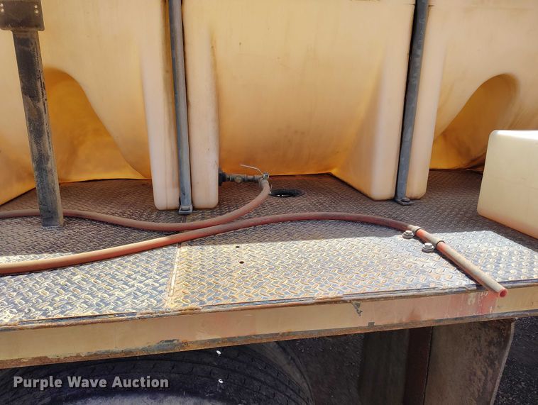 image for item ED0061 1993 International 4700 applicator truck